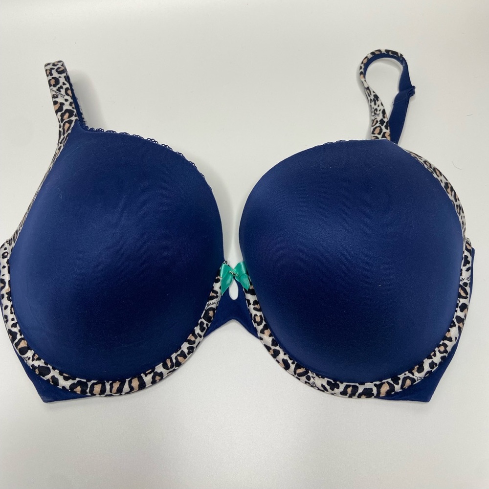 Victoria Secrets Push up bra- 34DDD I don’t like padded bras and I won’t wear